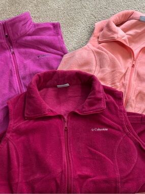 EUC - Columbia Fleece Vests (all ladies 1x)
Fuchsia, Pink, Coral